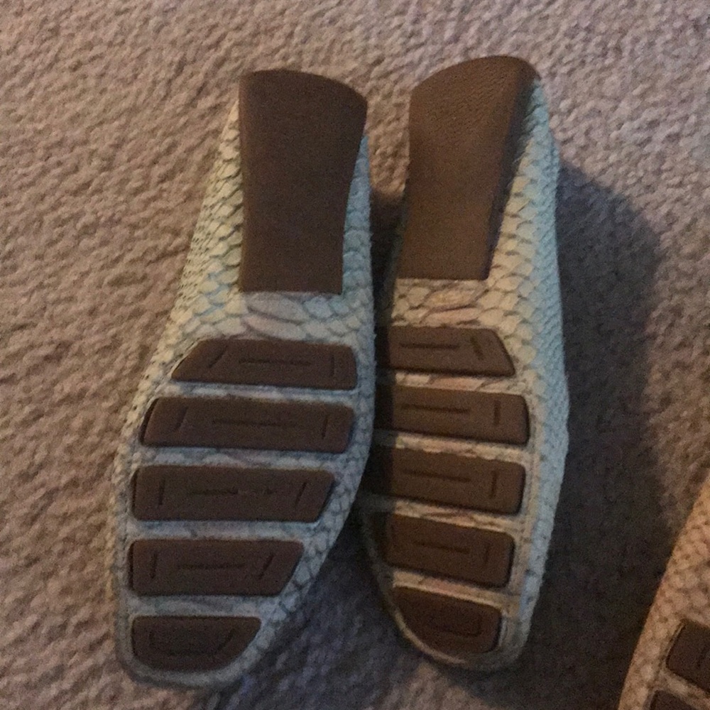 Two shoes - Picture 3 of 5